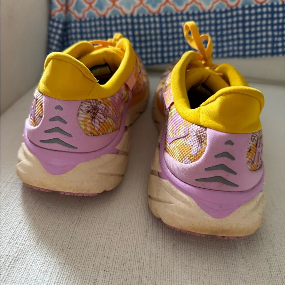 HOKA X FREE PEOPLE MOVEMENT CLIFTON SIZE 9 - Picture 4 of 5